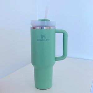 Stanley 40 oz Stainless Steel H2.0 FlowState
Quencher Tumbler | Green